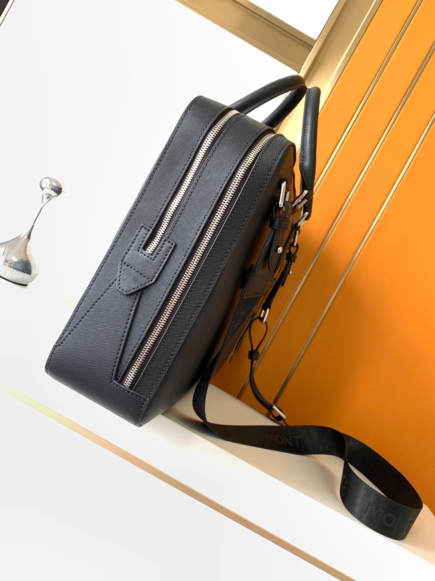 Borse a Mano di Lusso da Uomo, - Luxury Bags Office recensione e prezzo