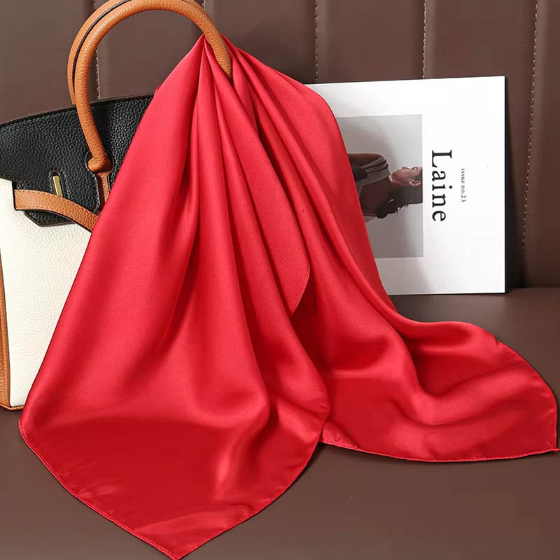 Sciarpa quadrata di seta tinta - Luxury Bags Office recensione e prezzo